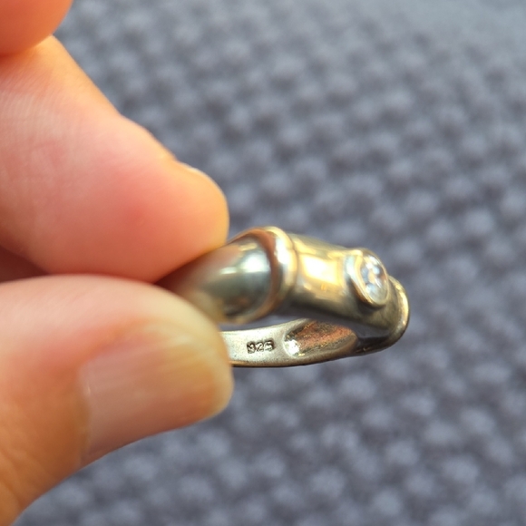 Elegant Silver Ring with Crystal Accent - Picture 8 of 9